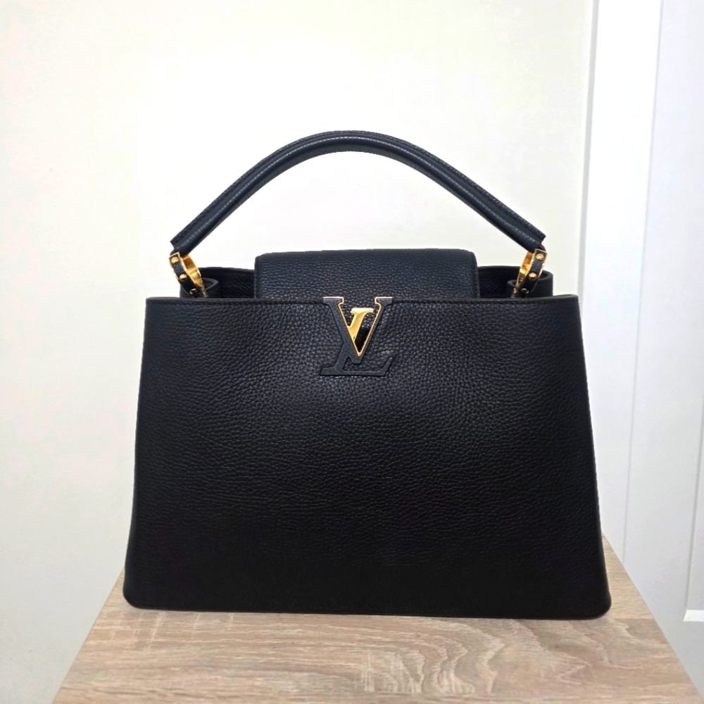 Louis Vuitton Capucines MM Black